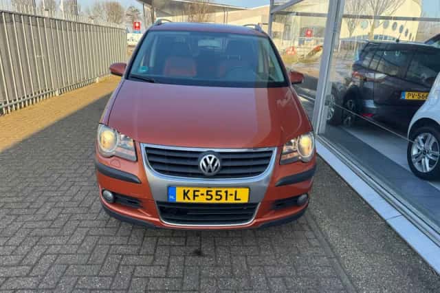 Volkswagen Touran (2007) thumbnail 2