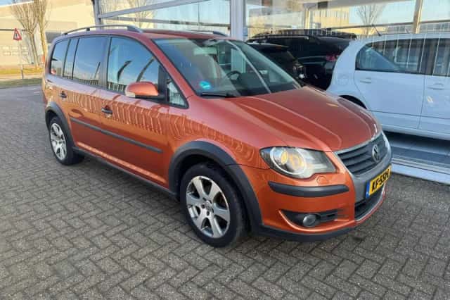 Volkswagen Touran (2007) thumbnail 3