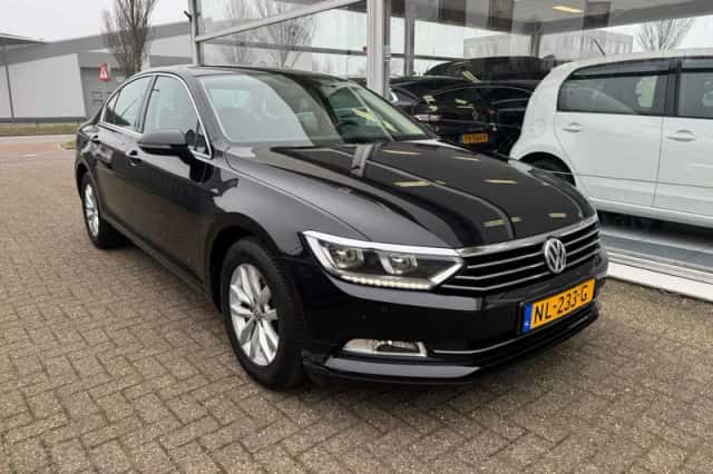 Volkswagen Passat (2017) thumbnail 3