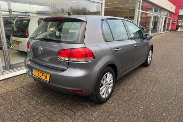 Volkswagen Golf (2011) thumbnail 4