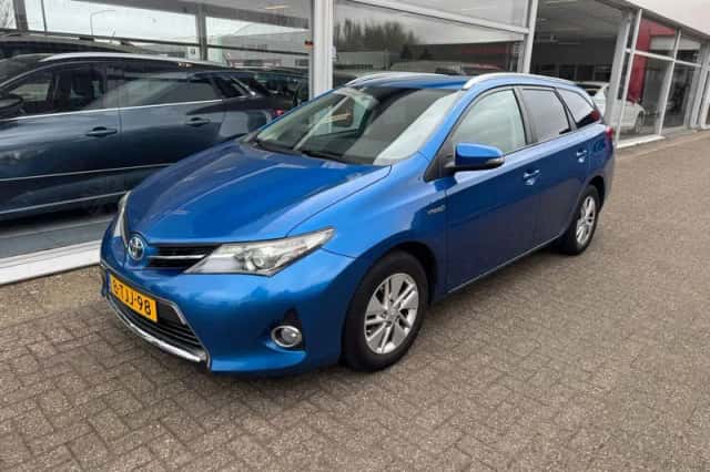 Toyota Auris (2014) thumbnail 1