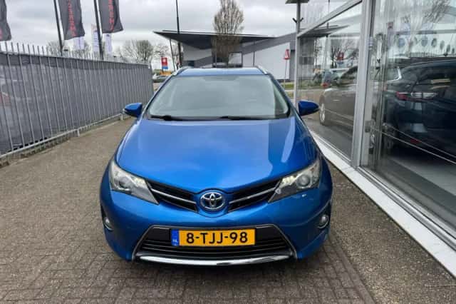 Toyota Auris (2014) thumbnail 2