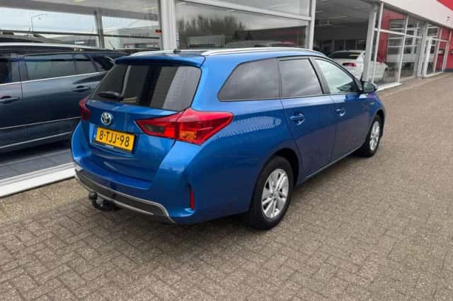 Toyota Auris (2014) thumbnail 4