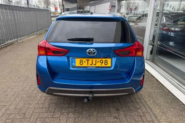 Toyota Auris (2014) thumbnail 5