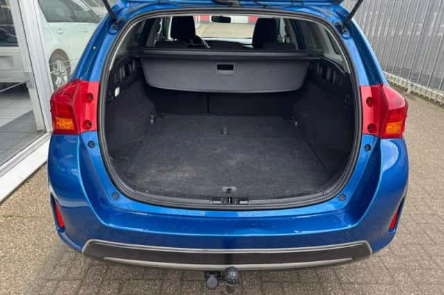 Toyota Auris (2014) thumbnail 6