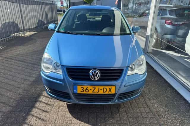 Volkswagen Polo (2008) thumbnail 2