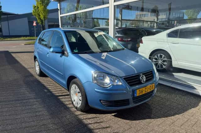 Volkswagen Polo (2008) thumbnail 3