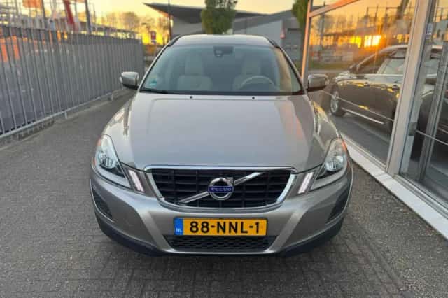Volvo XC60 (2010) thumbnail 2