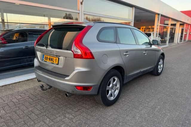 Volvo XC60 (2010) thumbnail 4