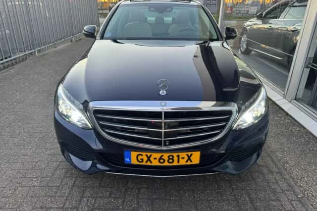 Mercedes-Benz C-Klasse (2015) thumbnail 2