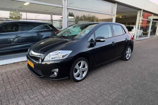 Toyota Auris (2011) thumbnail 1