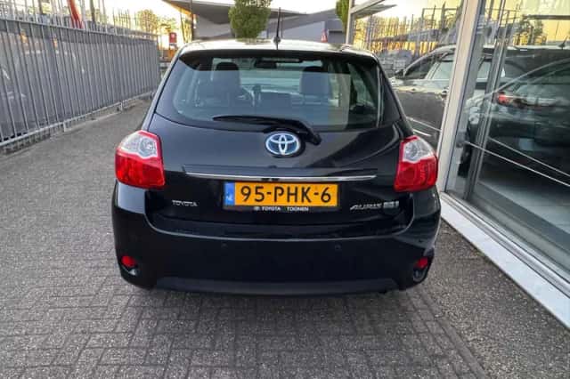 Toyota Auris (2011) thumbnail 5