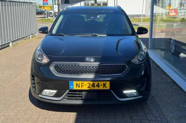 Kia Niro (2016) thumbnail 2