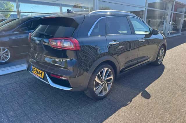 Kia Niro (2016) thumbnail 4