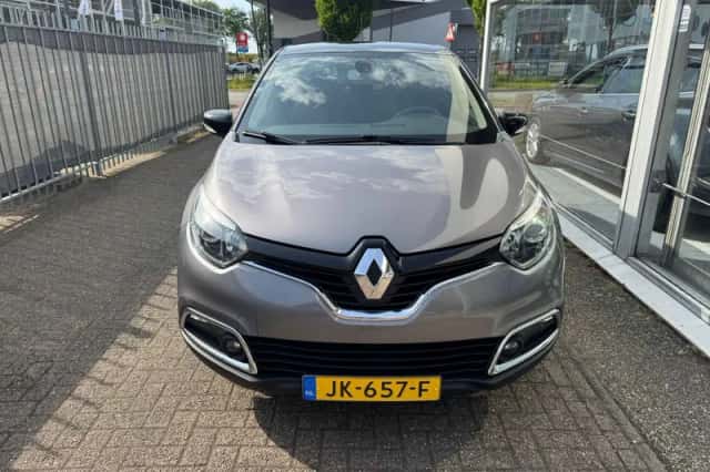 Renault Captur (2016) thumbnail 2