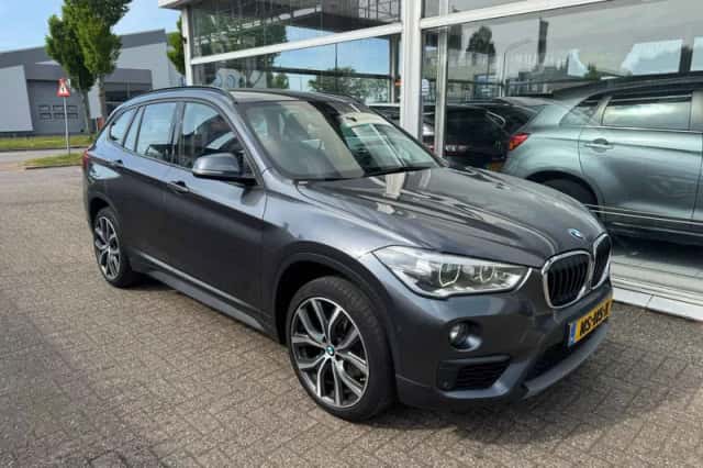 BMW X1 (2017) thumbnail 3