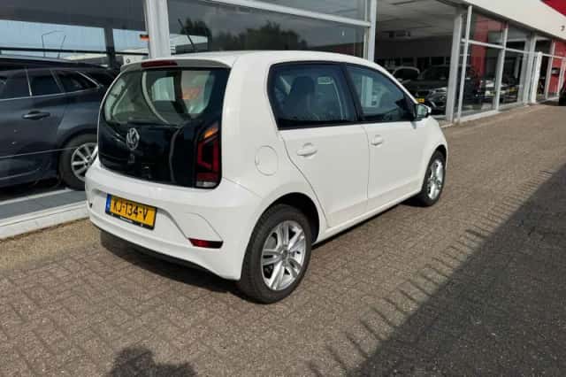 Volkswagen Up! (2016) thumbnail 4