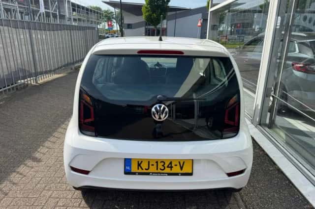 Volkswagen Up! (2016) thumbnail 5
