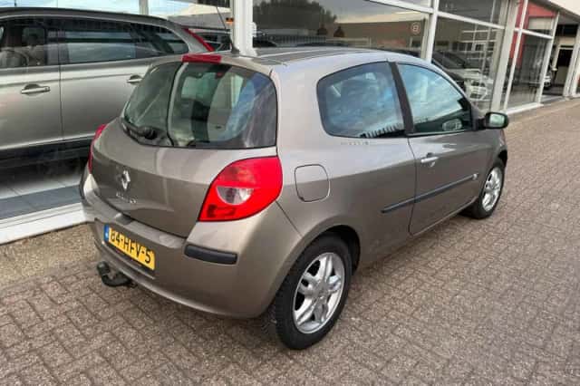 Renault Clio (2008) thumbnail 4