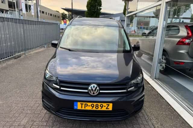 Volkswagen Caddy (2016) thumbnail 2