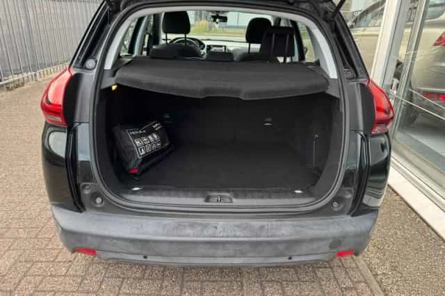 Peugeot 2008 (2016) thumbnail 6