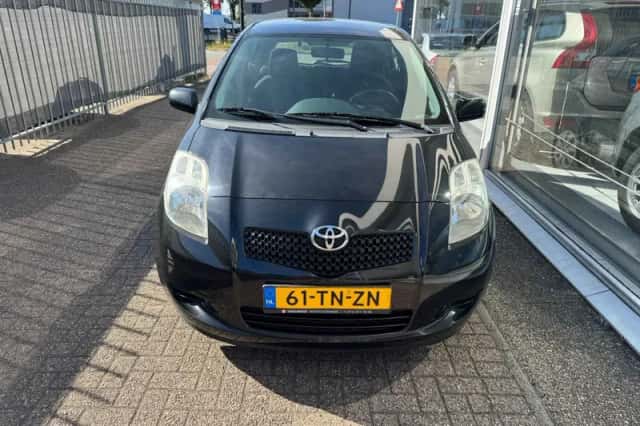 Toyota Yaris (2006) thumbnail 2