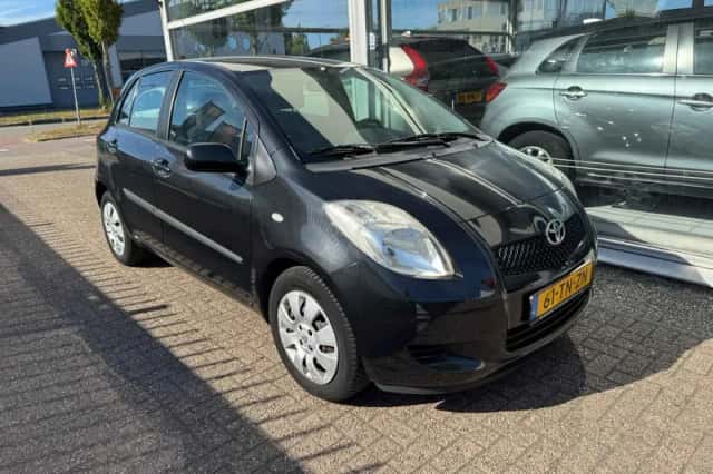 Toyota Yaris (2006) thumbnail 3