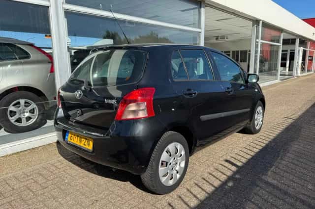 Toyota Yaris (2006) thumbnail 4