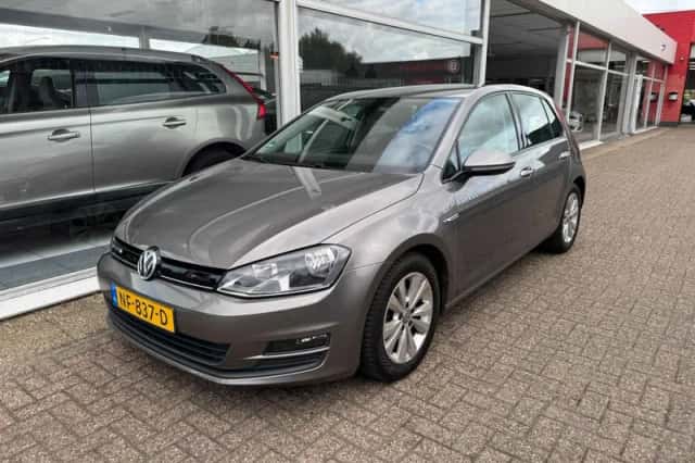 Volkswagen Golf (2017) thumbnail 1