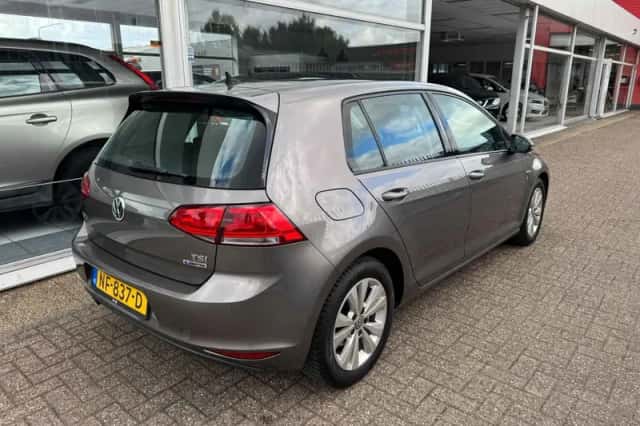 Volkswagen Golf (2017) thumbnail 4