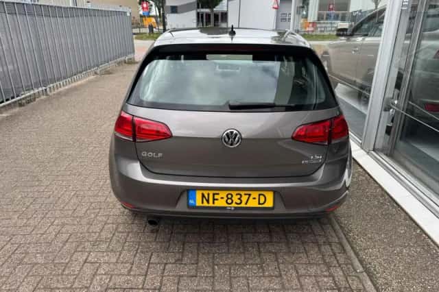 Volkswagen Golf (2017) thumbnail 5