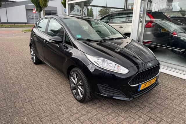 Ford Fiesta (2016) thumbnail 3