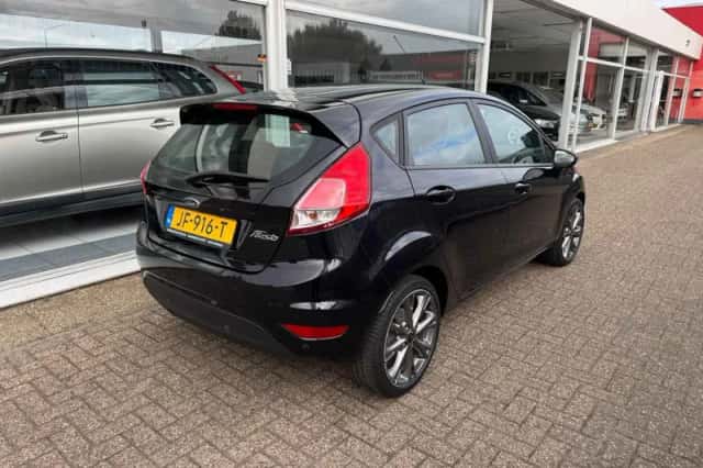 Ford Fiesta (2016) thumbnail 4