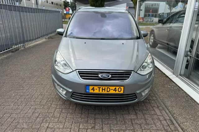 Ford Galaxy (2014) thumbnail 2
