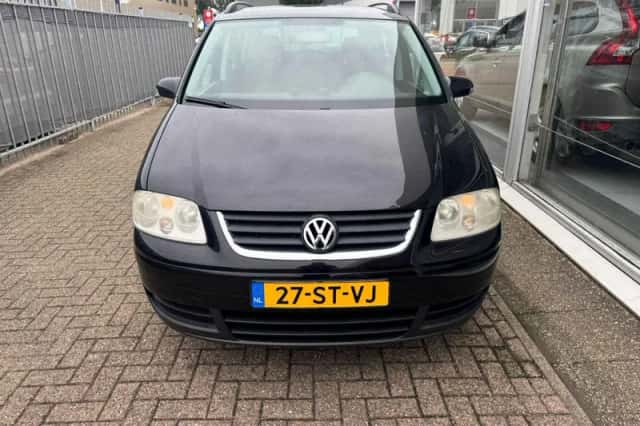 Volkswagen Touran (2006) thumbnail 2
