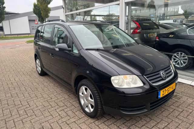 Volkswagen Touran (2006) thumbnail 3