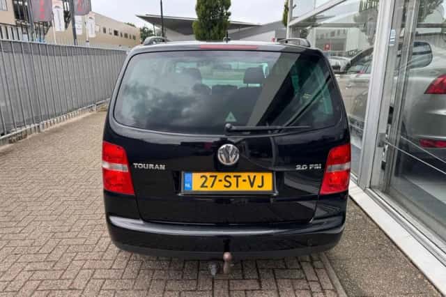 Volkswagen Touran (2006) thumbnail 5
