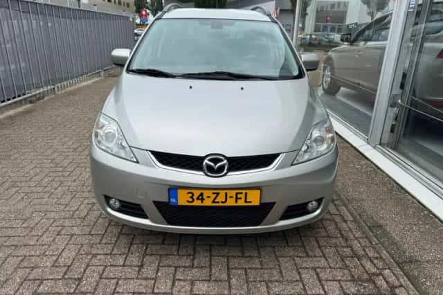 Mazda 5 (2008) thumbnail 2