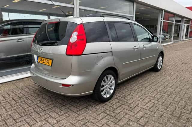 Mazda 5 (2008) thumbnail 4
