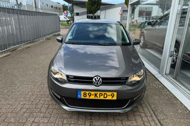 Volkswagen Polo (2010) thumbnail 2