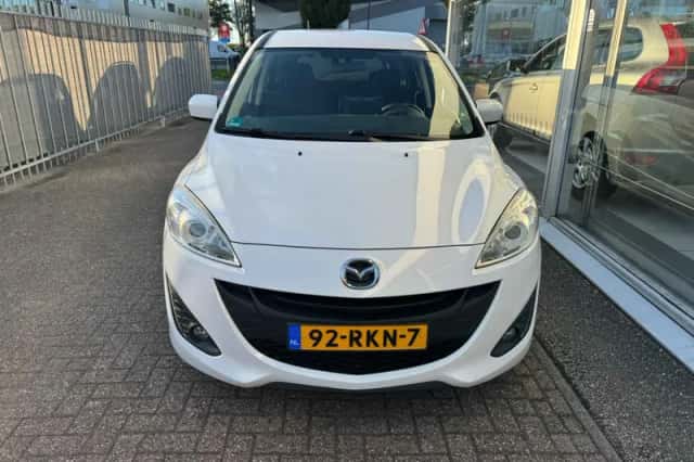 Mazda 5 (2011) thumbnail 2