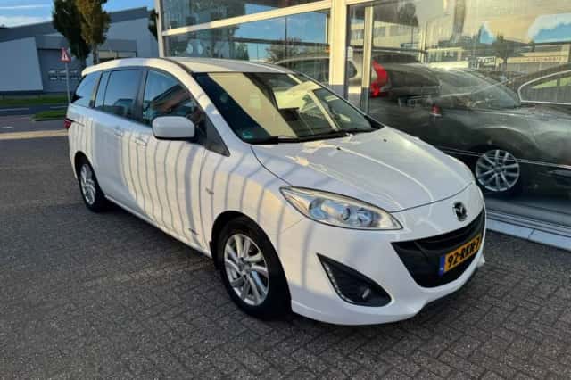 Mazda 5 (2011) thumbnail 3