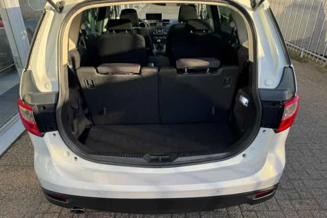Mazda 5 (2011) thumbnail 6
