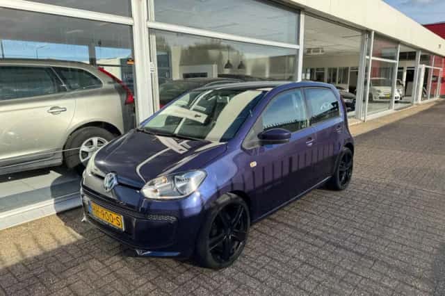 Volkswagen Up! (2015) thumbnail 1