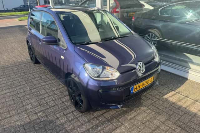 Volkswagen Up! (2015) thumbnail 3