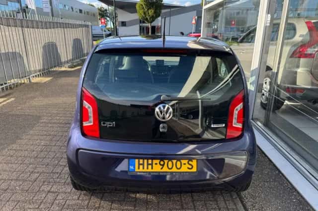 Volkswagen Up! (2015) thumbnail 5