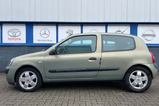 Renault Clio (2003) thumbnail 1
