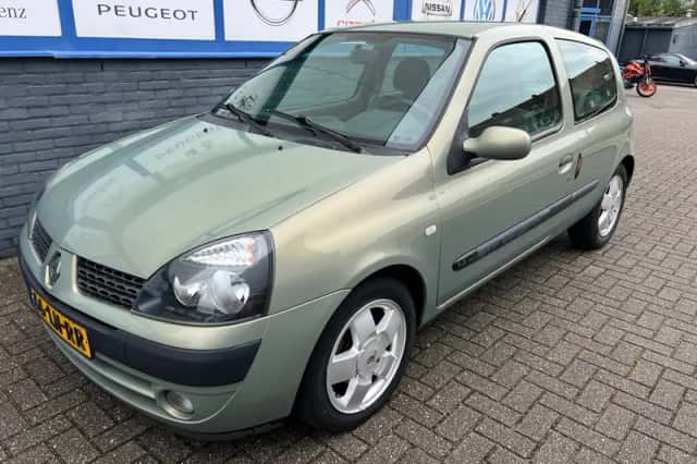 Renault Clio (2003) thumbnail 2