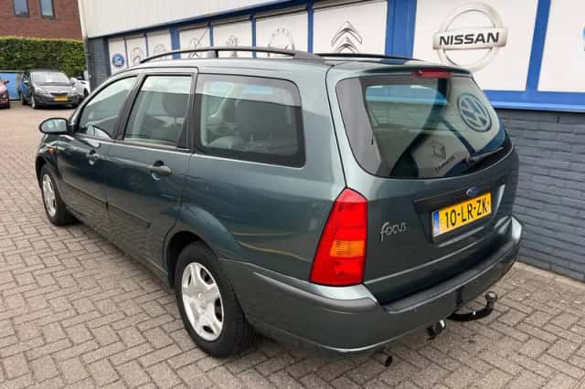Ford Focus (2003) thumbnail 3