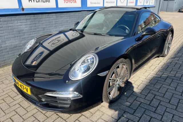 Porsche 911 (2016) thumbnail 2
